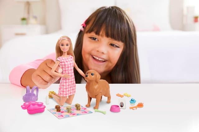 Detalle 2 de Barbie HCK75: Perritos Recién Nacidos 🐶 Muñeca y Accesorios