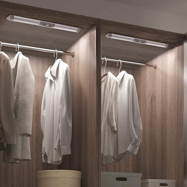 Detalle de Joyzy 2 Pack Motion Sensor Wardrobe Light with 9 LEDs, Wireless Rechargeable USB Charging