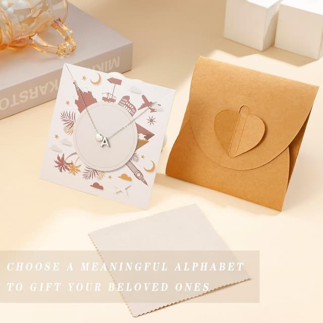 Thumbnail 6 de LOLIAS Herz-Buchstaben Halskette Damen aus Edelstahl (Silber) mit Initialen & kleinem Herz-Anhänger