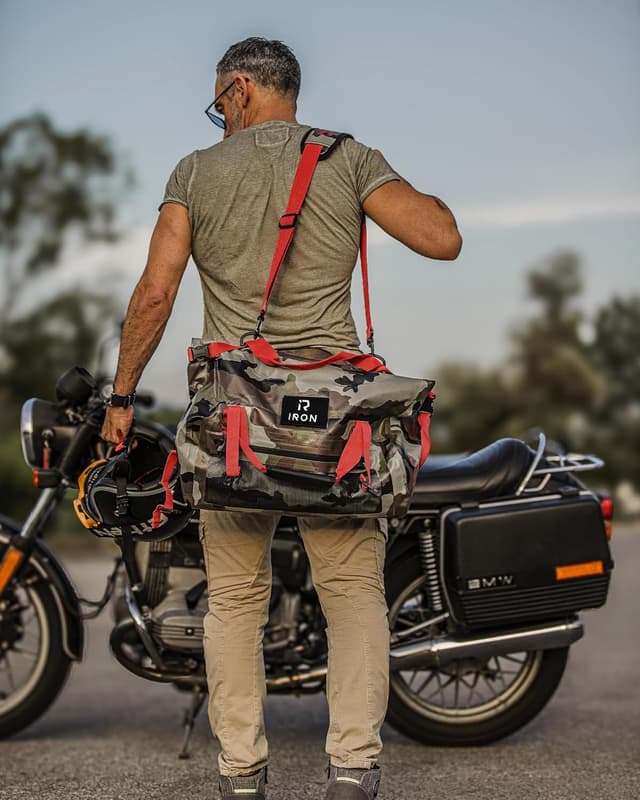 Detalle 2 de BORLENI Motorrad Hecktasche Gepäckrolle wasserdicht 70L mit Rolltop, Reflektoren & MOLLE