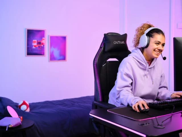 Detalle de Trust Fayzo GXT491 kabelloses Headset (Violett) für PC oder PlayStation