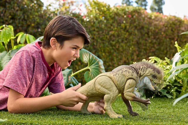 Detalle 2 de Mattel Jurassic World Rebirth Distortus Rex Rumble ’N Rampage dinosaur action figure (22 inch) – JJP79