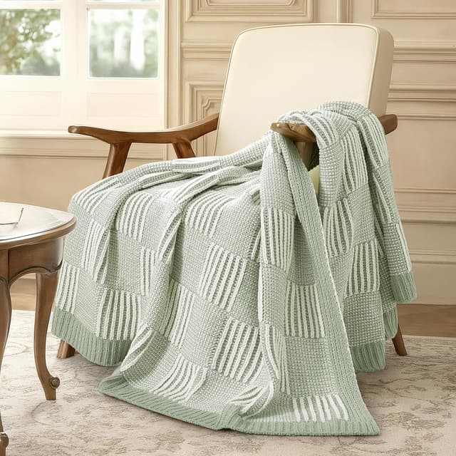 Detalle de Amélie Home Checkered Knit Throw 50"x60" 🛋