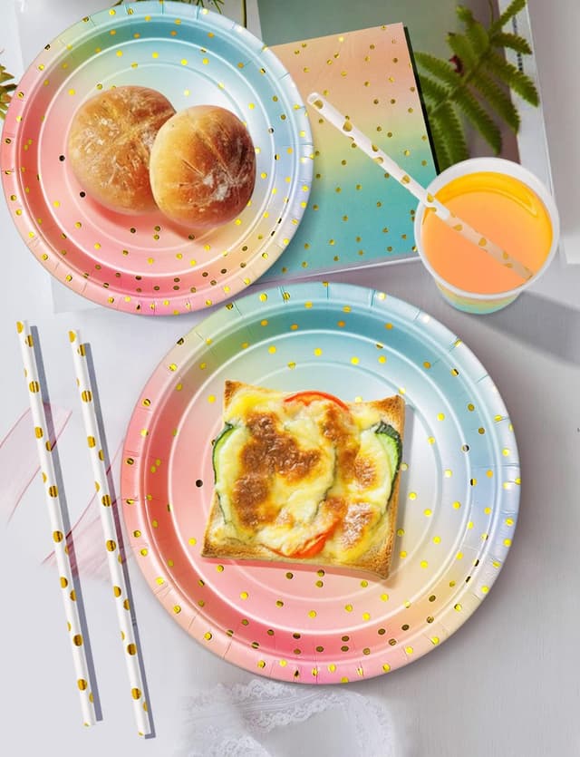 Detalle de Nkaiso 126-Piece Rainbow & Gold Party Tableware Set for 25 Guests