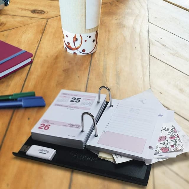 Thumbnail 6 de Bloc de bureau Dohe 2026 – Calendrier quotidien en espagnol (janvier à décembre), format 8,5 x 11 cm