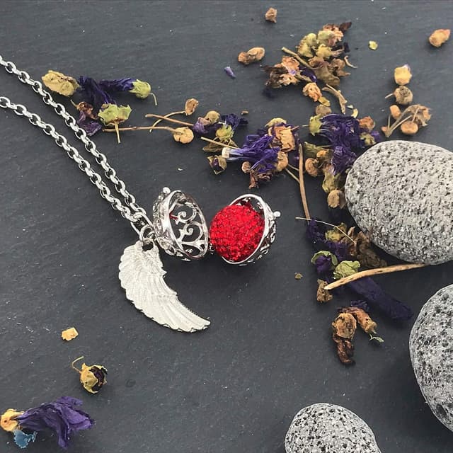 Detalle de Morella catenina da donna Angelo Custode in acciaio inox da 70 cm con ciondolo a sfera e zirconi