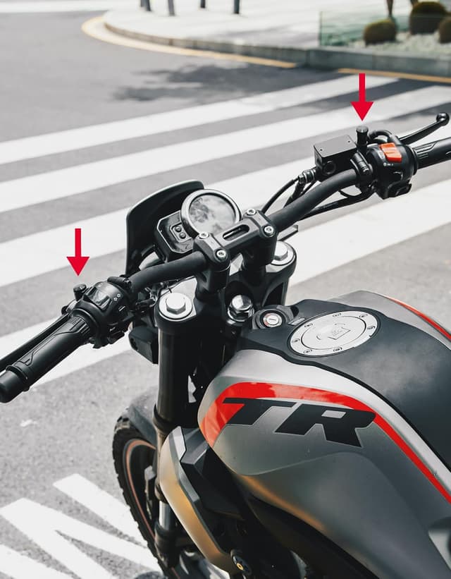 Thumbnail 5 de KEMIMOTO M10 Tornillo tapa espejo 2 piezas 🛵