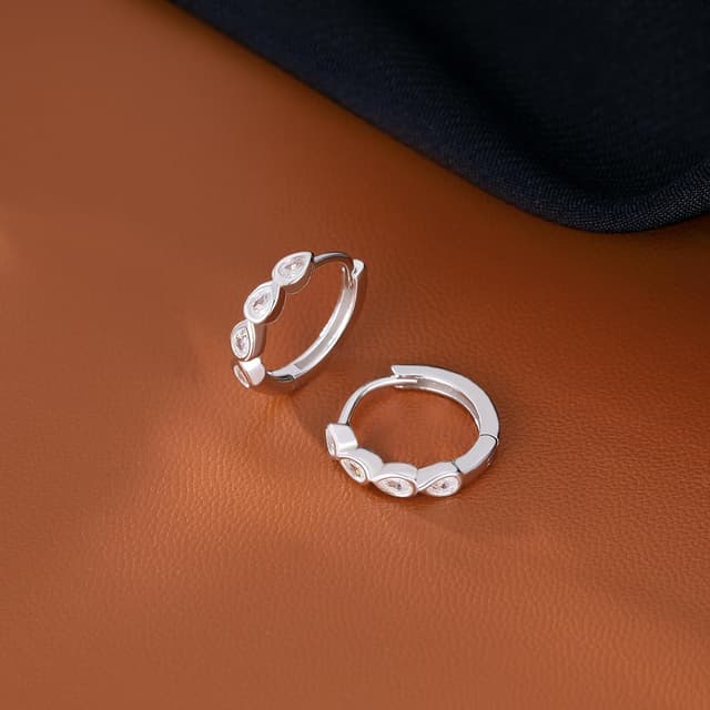 Detalle de SLUYNZ 925 Sterling Silber kleine tropfenförmige Creolen mit CZ – Huggie Infinity Ohrringe