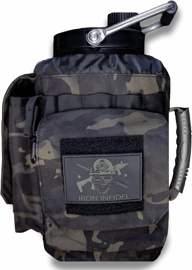 Detalle de Iron Infidel Battle Bottle 128 oz Insulated Water Jug with Dual Handles and Rugged Sleeve (Black Camo)