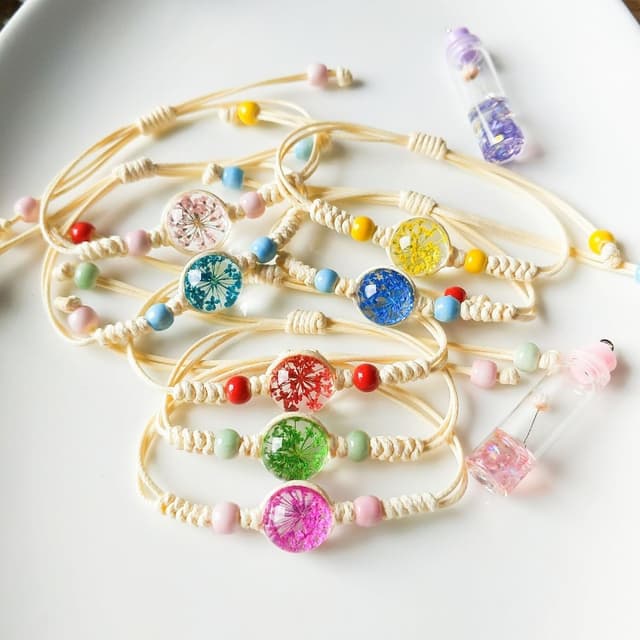 Detalle de Bracelet Aucuu « Périphérique Danimation » Genshin Impact, fleurs en sphère de verre et cordon ajustable (avec 6 remplacements)