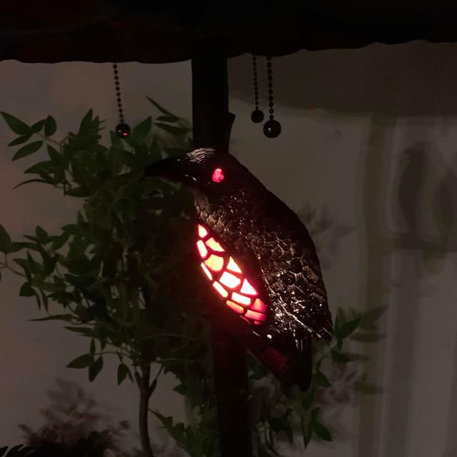 Detalle de Bieye L30936 Ravens Tiffany-style stained glass floor lamp with night light, 65 inches (Black/Red)