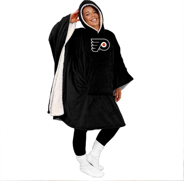 Detalle de Officially Licensed NHL Team Color Poncho Blanket with Logo Patch & Sherpa Lining