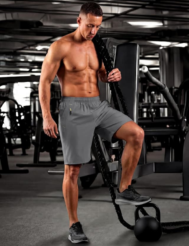 Detalle de TACVASEN men’s quick-drying training shorts with zip pockets