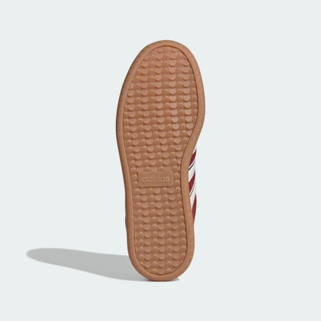 Detalle de adidas Zapatilla Barreda en color rojo: un calzado casual para el día a día