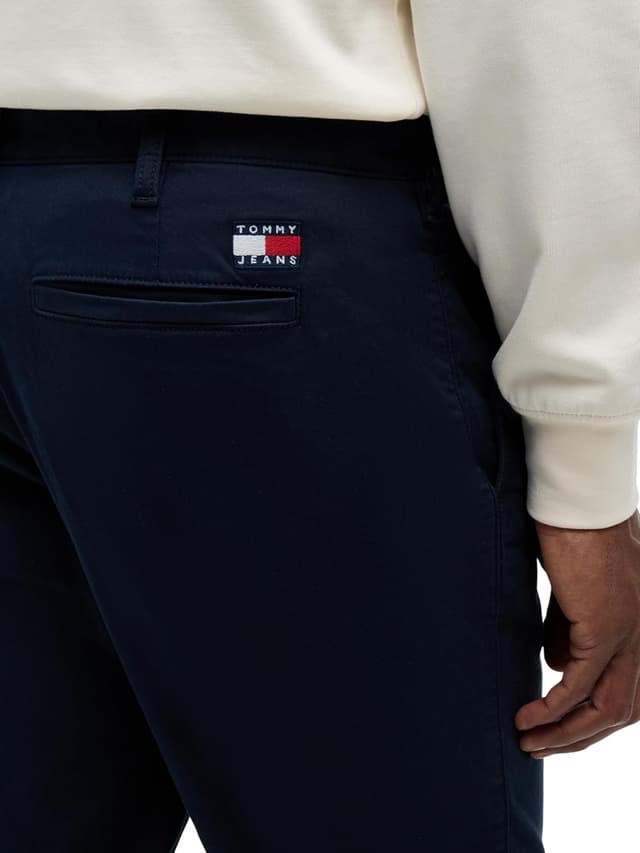 Detalle de Tommy Jeans men’s chino