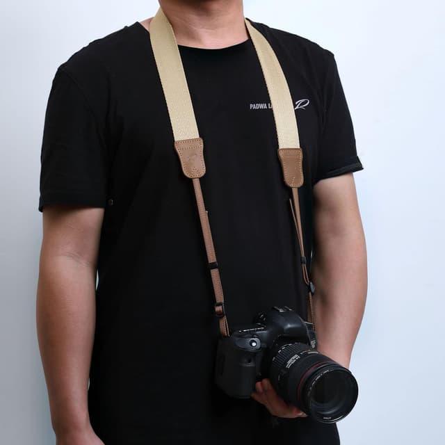 Detalle de Padwa Lifestyle Off White Camera Strap – Double-layer Crazy Horse Ends, 1.5in woven cotton strap