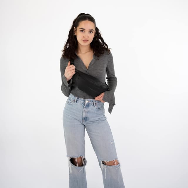 Detalle 2 de JOHNNY URBAN Bauchtasche „Toni“ – Hip Bag für Alltag, Festival & Sport, wasserabweisend (Maße: 32 x 12 x 7 cm)