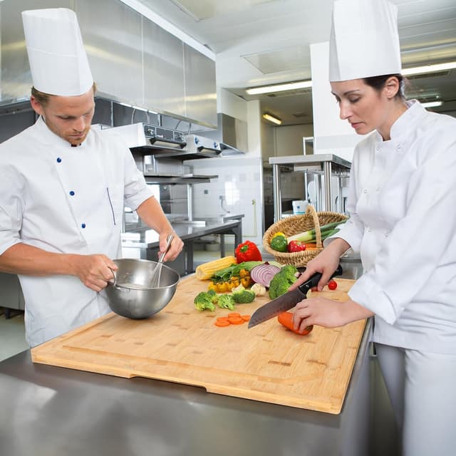 Detalle 2 de HIWARE 36 x 24 Extra Large Bamboo Cutting Board with Juice Groove & Handle