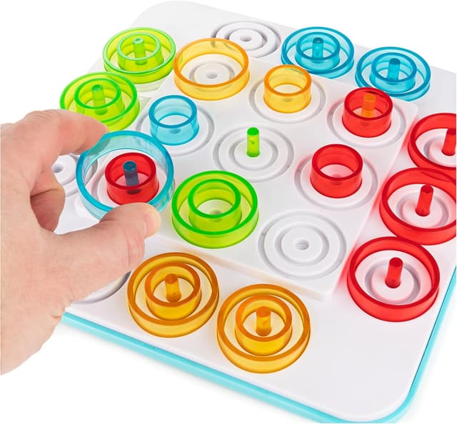 Detalle 2 de Spin Master Otrio Nouvelle édition – Strategiespiel für 2–4 Spieler ab 8 Jahren