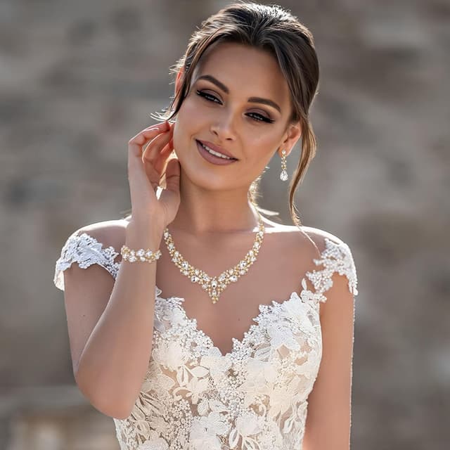 Detalle 2 de EVER FAITH Statement Halskette, Ohrringe & Armband Set mit österreichischen Kristall-Tropfen – Klar/Silber-Ton