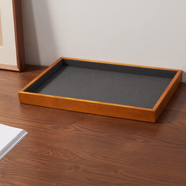 Detalle de Plateau à bijoux en bois massif Oirlv avec microfibre, empilable et tiroir (35 × 24 × 3 cm) – Gris