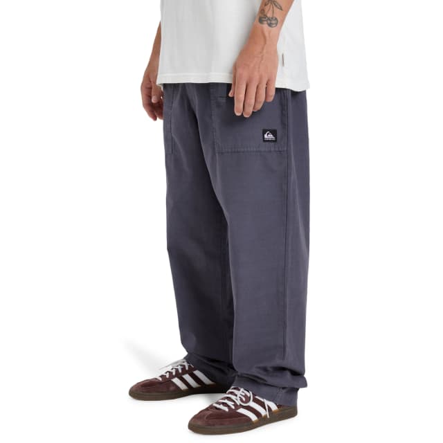 Detalle de Quiksilver Double Crown: pantalón cargo de hombre con cintura elástica y cierre ajustable