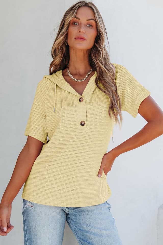 Detalle de Dokotoo Women’s Waffle Knit Short Sleeve Hoodies (Drawstring, V-Neck, Button Front)