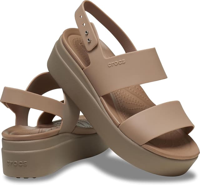 Detalle de Crocs Brooklyn Low Wedge: sandali da esterno donna con zeppa bassa e Plantari LiteRide