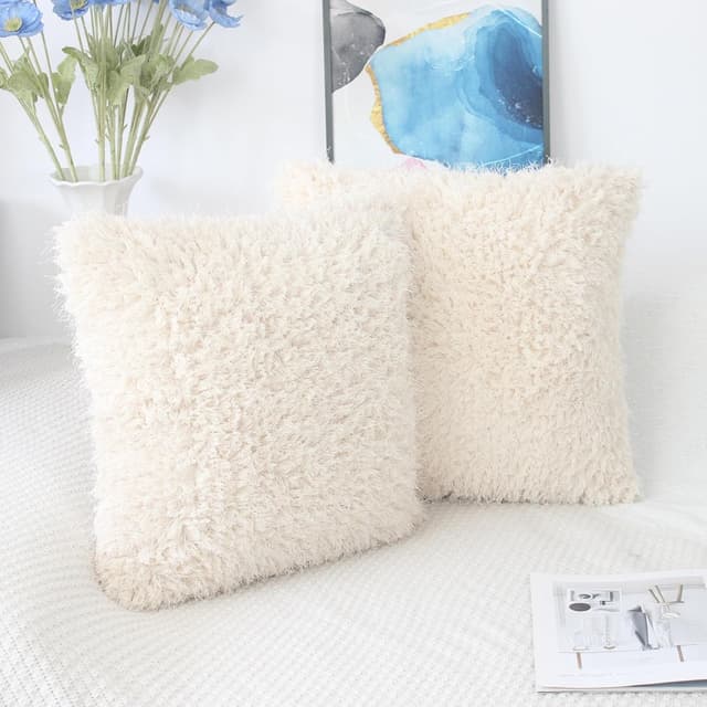 Detalle 2 de OYIMUA Sherpa & silk-style faux fur cushion covers (50cm x 50cm), beige, set of 2