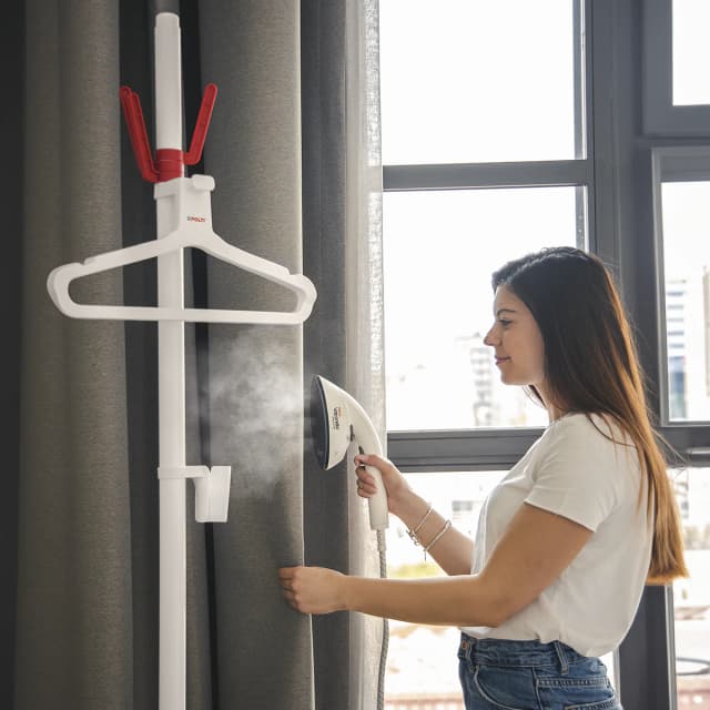 Thumbnail 1 de Polti Vaporella Vertical Styler GSF80R: plancha vertical eficiente