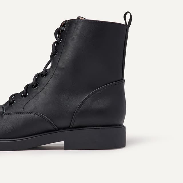 Detalle de Amazon Essentials Mädchen Kampfstiefel mit Reißverschluss – bequem an- und auszuziehen für Schule & Freizeit