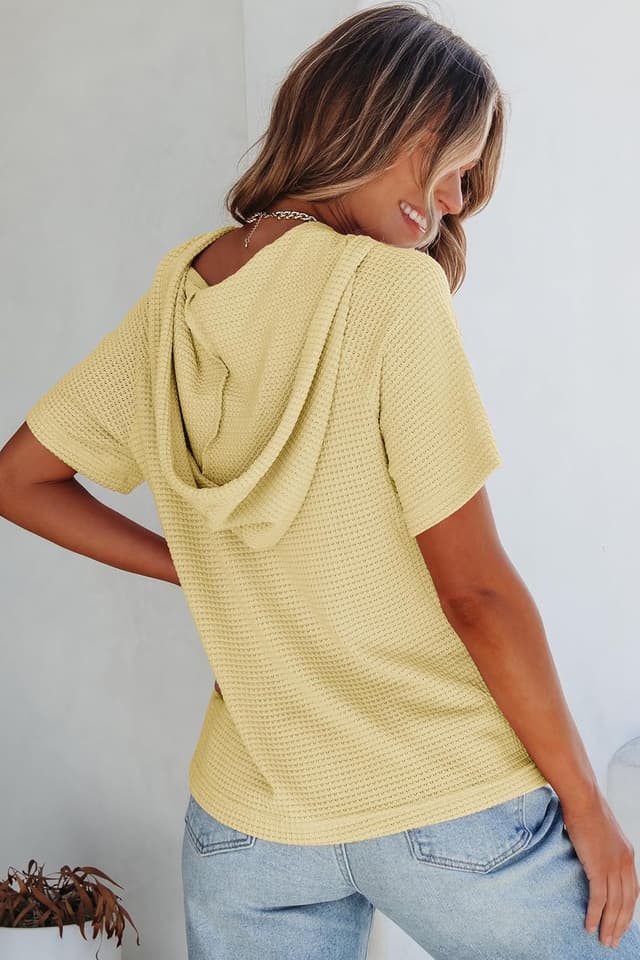 Detalle 2 de Dokotoo Women’s Waffle Knit Short Sleeve Hoodies (Drawstring, V-Neck, Button Front)