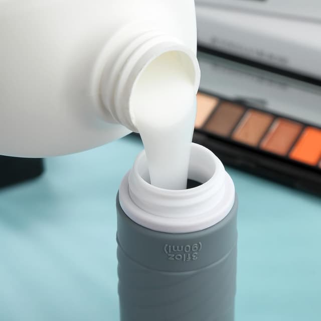 Detalle de Gemice CAA-approved 90ml silicone travel bottles (4-pack) – leak-proof squeezable toiletries containers