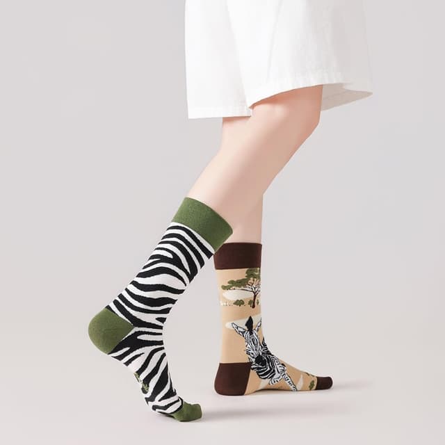 Detalle de NxnChc Lustige Socken mit Tier-Motiven (unisex) – asymmetrisches Design links/rechts aus Baumwollmix