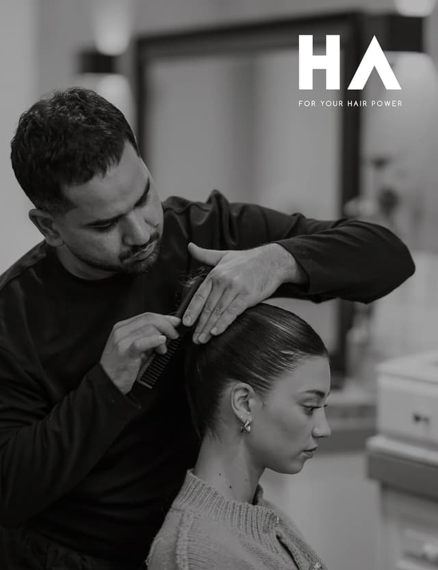 Detalle 2 de Sleek Bun Gel Haargel von Friseuren entwickelt – Sleek, Zopf & Slick Back mit kontrollierten Babyhaaren (240 ml)