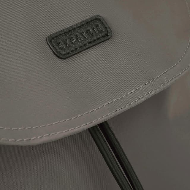 Detalle 2 de Zaino Donna “Clara” Grigio-Marrone in nylon impermeabile, 10 litri, con chiusura magnetica