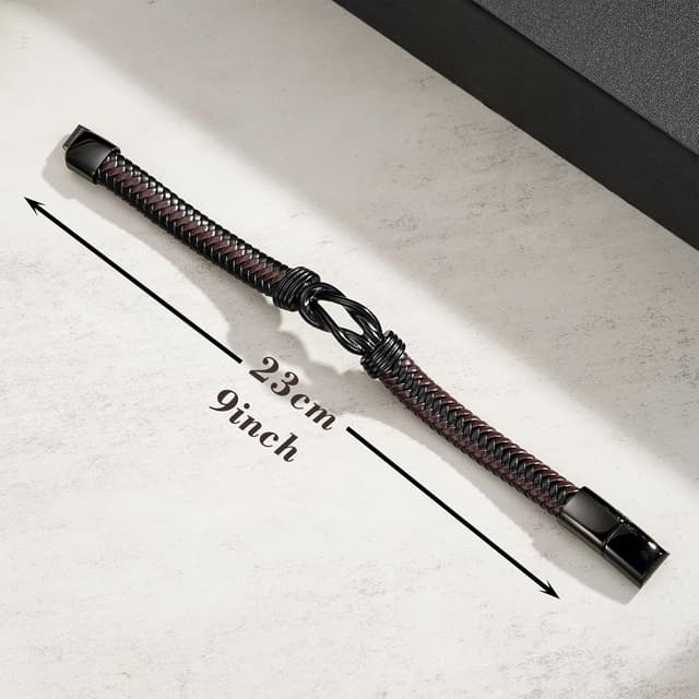 Detalle de Leather bracelet with magnetic clasp 9.5in