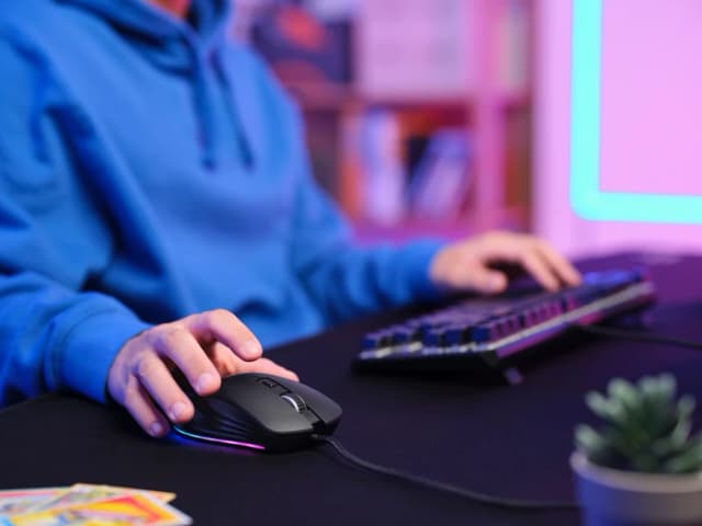 Detalle 2 de Trust GXT 924 Ybar+ Pro Gaming-Maus (kabelgebunden) – bis zu 25.600 dpi