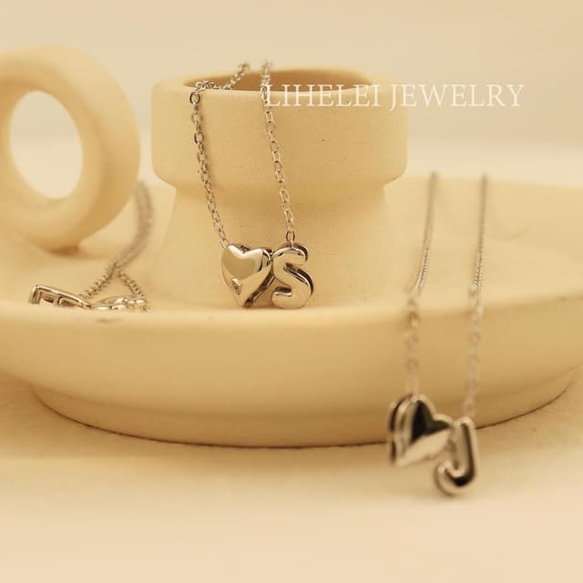 Detalle de LIHELEI Silber-Herz-Initialen-Halskette (925) von A bis Z – zierliche Herz-Anhänger für Damen