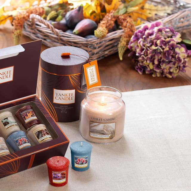 Thumbnail 5 de Yankee Candle Cálido Cachemir Vela Tarro Mediano Beige 🕯️