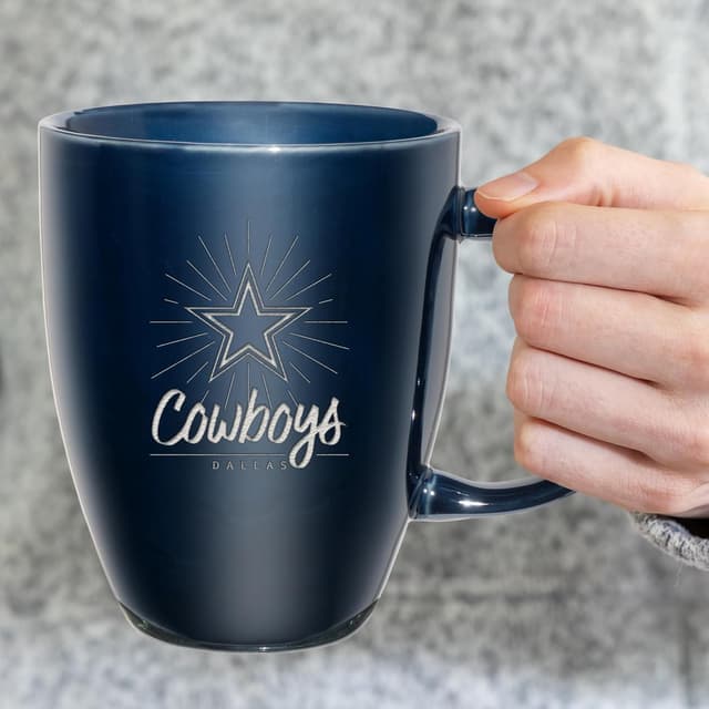 Detalle de Rico Industries NFL Football Sunburst 18oz Laser Engraved Ceramic Lustre Mug