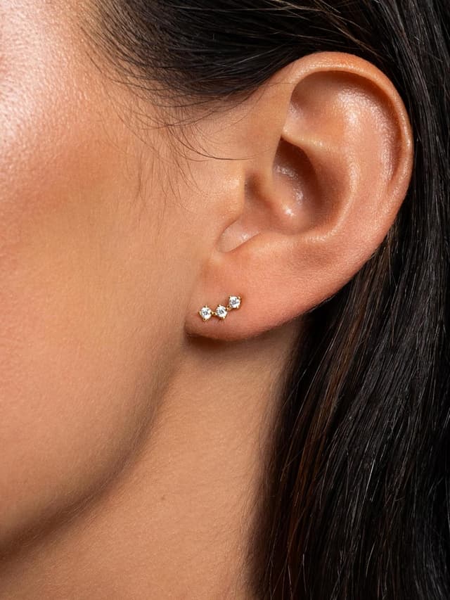 Detalle 2 de SINGULARU Einzelner Ohrring Triple Spark 18kt Gold