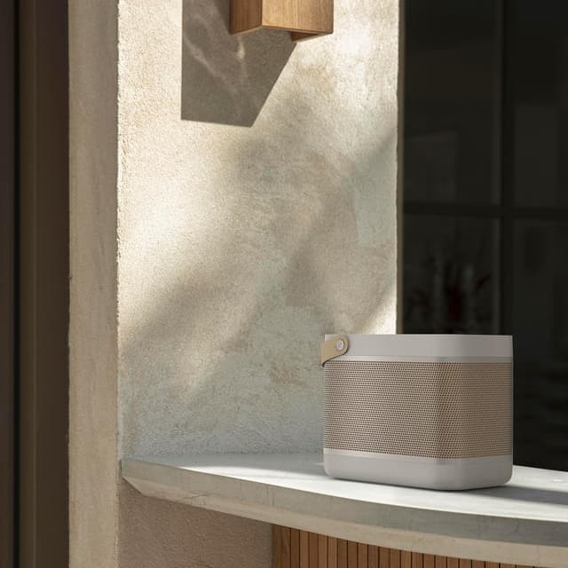 Detalle 2 de Bang & Olufsen Beolit 20 altoparlante Bluetooth portatile con ricarica wireless Qi (grigio)