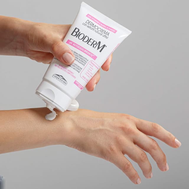 Detalle de Bioderm Dermocrema nutrimento intenso per pelle secca, sensibile e squamosa (mani e corpo) da 200 ml