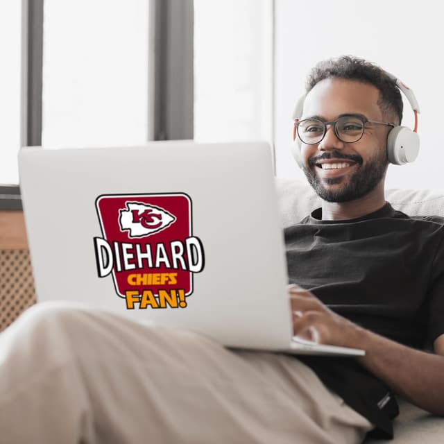 Detalle 2 de Siskiyou Sports Kansas City Chiefs Die-Hard Fan Auto Decal (6.75 x 6.5 in) — Team Colors