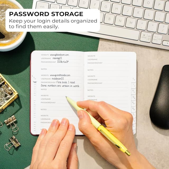 Detalle de Clever Fox Password Book 2nd Edition Small (Wine Red) – Pocket password keeper with laminated alphabetical tabs