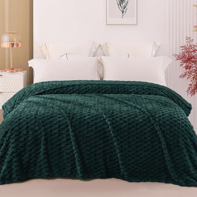 Detalle 2 de Exclusivo Mezcla Queen Size Fleece Blanket (230x230 cm) – Forest Green Plush Throw for Sofa and Bed