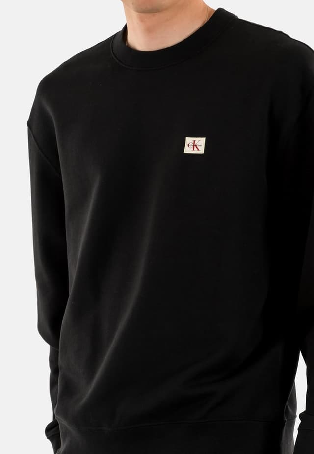 Detalle 2 de Calvin Klein Men’s Round Neck Terry Badge Sweatshirt, Black, XL
