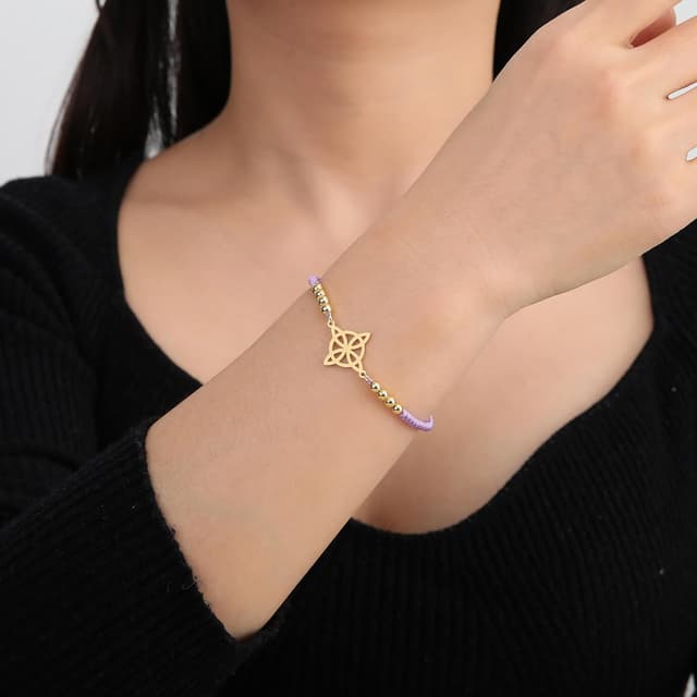 Detalle de Bracelet nœud de sorcière VASSAGO en acier inoxydable, nœud celtique réglable en perles tressées