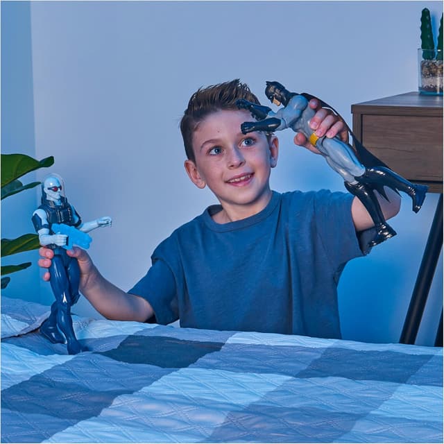 Thumbnail 6 de DC Comics Batman S1 Actionfigur (30 cm), voll beweglich mit 11 Gelenkpunkten